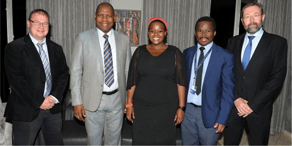 Prof. David Root, Dr Zweli Mkhize, Mrs Busisiwe Mpembe, Dr Sitsabo Dlamini and Prof. Ian Jandrell 